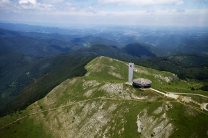 «Призрак коммунизма» на вершине Балканских гор - на stroi.mos.ru