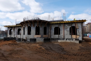 Крест на храм в честь Александра Невского поднимут весной 2018 года