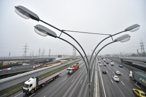 Около 100 км дорог построят в Москве в 2018 году