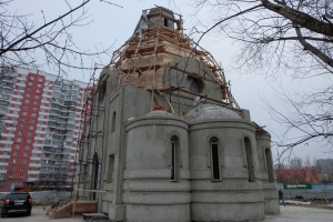 Храм в честь Новомучеников Российских достроят к лету
