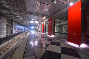 На станции метро «Рассказовка» смонтировали освещение