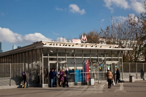 Часть платформы станции метро «Багратионовская» открыта