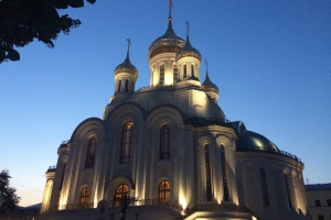 Новый храм Сретенского монастыря – в сюжете stroi.mos.ru