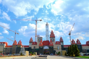 Собянин открыл пешеходный переход с траволаторами к парку «Остров мечты»