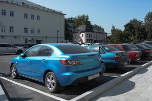 Почти 1700 парковочных мест появилось в Новой Москве с начала года