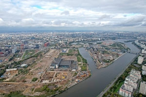 На ЗИЛе возводят последнюю опору моста через Москву-реку