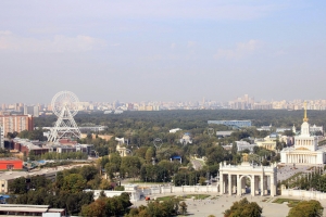 На колесе обозрения «Солнце Москвы» готовятся к монтажу внешнего кольца