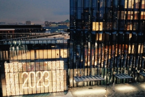 Центральную башню бизнес-парка в СЗАО украсил уникальный медиафасад