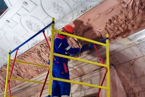 Началась реставрация барельефов на станции метро «Новокузнецкая»