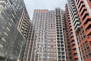 Начался монтаж кровельного вентоборудования в корпусе 2 проблемного ЖК «Терлецкий парк»