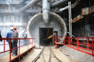 На Никитском бульваре открылась уличная фотовыставка «Как строят метро»