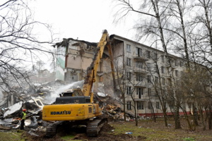 Более 40 расселенных домов снесли по реновации с начала года