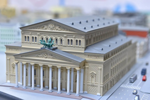 Фотовыставка знаковых объектов столицы открылась в павильоне «Макет Москвы»