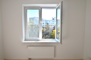 В трех корпусах проблемного ЖК «Царицыно» началась установка окон