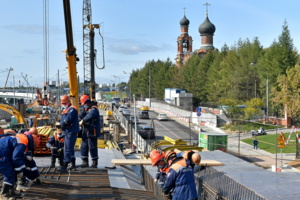 На Волоколамском шоссе начался демонтаж пролета моста через реку Сходня