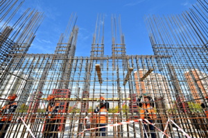 Инвесторы возводят 36 объектов социальной инфраструктуры в столице