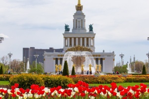 Собянин: 38 павильонов и других объектов отреставрировали на ВДНХ за 10 лет