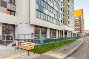 Более 30 помещений на первых этажах ЖК по реновации в Бабушкинском районе заняты социально-бытовыми объектами