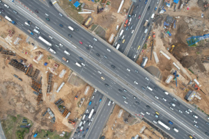 Монтаж балок пролета начался на путепроводе через МКАД на пересечении с ул. Верхние Поля