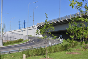 На Большой Юшуньской улице реконструируют 26 съездов