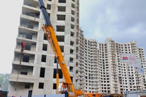 В проблемном ЖК «Квартал Триумфальный» начали бетонировать плиты перекрытия паркинга и стилобата