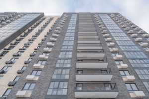 На Стартовой улице началось возведение новостройки для реализации программы реновации