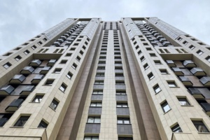 Начался монтаж оборудования в электрощитовых в корпусе В проблемного ЖК «Академ Палас»