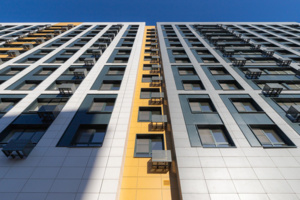 За год квартиры в новостройках по программе реновации получили почти 1,2 тысячи жителей Соколиной Горы