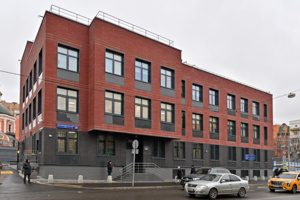 Тир, конференц-зал и спортплощадка с тренажерами: какое здание ОВД построили в Тверском районе