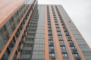 Участники реновации заключили первые договоры на жилье в новостройке на ул. Вольная