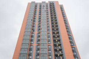 Жители начали осмотр квартир в новостройке на улице Вольной по программе реновации