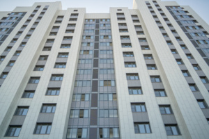 Заключены первые договоры на квартиры в доме по реновации на ул. Стартовая