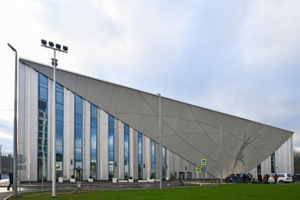 Навес как острие конька: в Мнёвниковской пойме открылся новый ледовый дворец