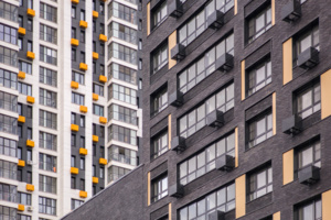 Участники программы реновации заключили первые договоры на квартиры в новостройке на Бескудниковском бульваре