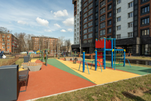 Свыше 15 спортплощадок оборудовали около домов по реновации в САО