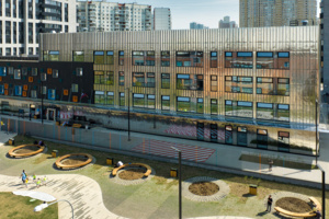 Робокласс, ИТ-полигон и яркая архитектура: новый учебный корпус открылся в Тропарёве-Никулине