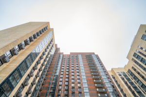 Почти 50 семей переехали в новостройку по реновации в районе Ивановское