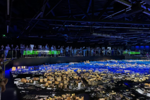 Около 2 тыс. человек отпраздновали День семьи, любви и верности в павильоне «Макет Москвы»