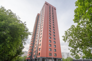 Более 30 семей уже переехали по реновации в новый дом в проезде Шокальского