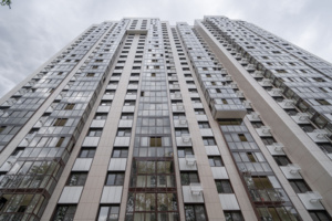 Более 500 горожан осматривают квартиры в новостройке по реновации в районе Лианозово