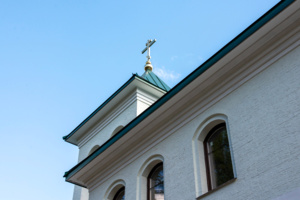 Завершается отделка фасадов храма Александра Свирского на Гаражной улице