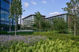 Новые здания административно-торгового комплекса возвели в районе Можайский