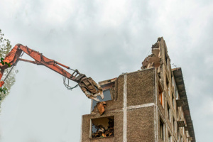 В Метрогородке демонтировали первые дома по программе реновации