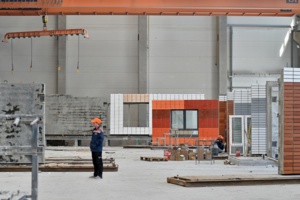 Роботы, матрицы и конструкторы: как строят дома на заводе в Наро-Фоминске