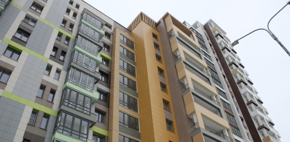 Пятиэтажки в москве. Дом по реновации. Дома по реновации москва. Реновация старых зданий. Васильевская 9 рязань.