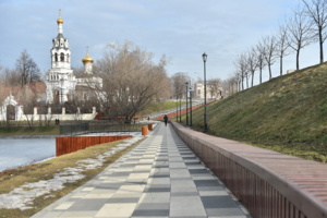 Плавучие фонтаны на Черкизовском пруду: как изменилась набережная Шитова