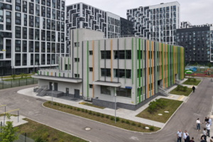 Собянин осмотрел детский сад с бассейном у стадиона ФК «Спартак»